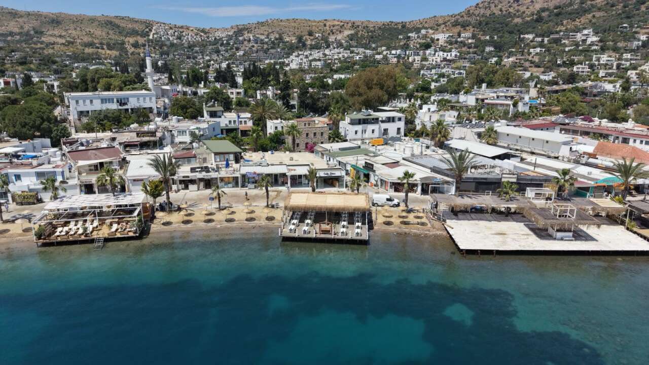 Bodrum'da Tatil Yapan Çiftin Tepkisi Gündem Oldu, Bodrum Belediyesi'nden Halk Plajı Açıklaması 5